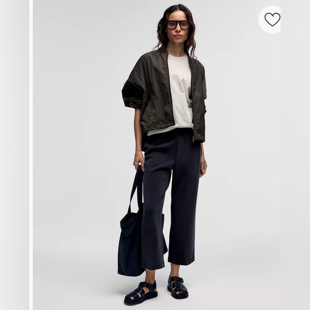 Softstreme High-Rise Straight-Leg Cropped Pant